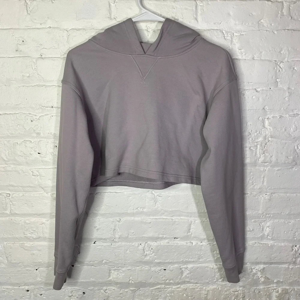 Lululemon All Yours Cropped Women's‎ Size 6 Light Lavender Cropped Hoodie